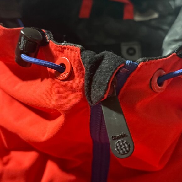 Bench Red Hooded Jacket – Men’s Size M – Great Condition - Picture 4 of 11